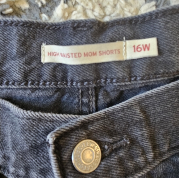 Levi's High Waisted Mom Shorts Size 16 - Picture 4 of 5